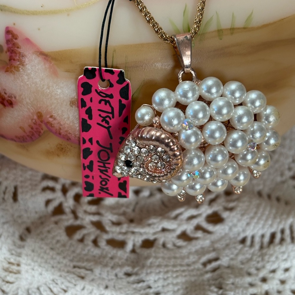 S88 - Rare Betsy Johnson Pearl Ram Rose Gold Pendant necklace